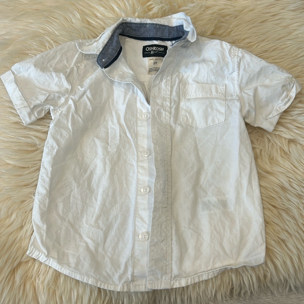 OshKosh B’Gosh White Collar Short-Sleeve Button-Down Shirt in 2T